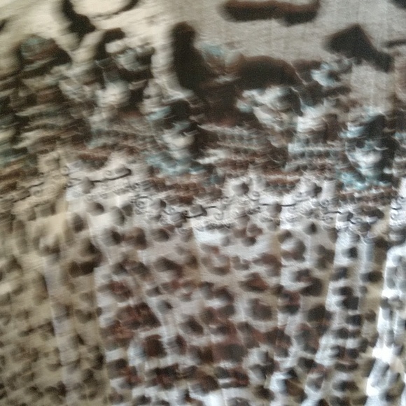 CHRISTMAS Ribbon Cut Animal Print Neutral Color Blouse NWT - Picture 6 of 8